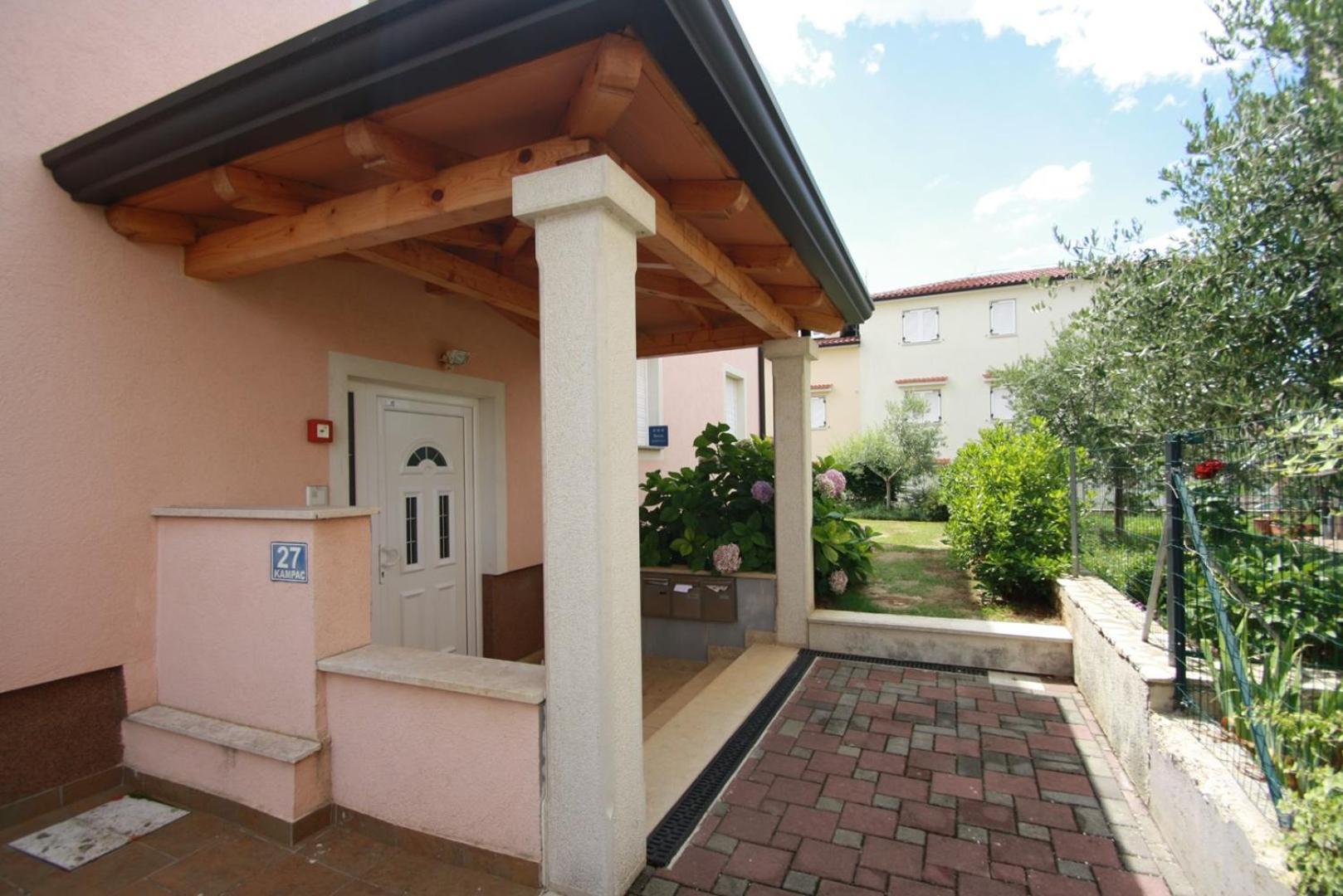 Apartment Mendikovic ポレッチ エクステリア 写真